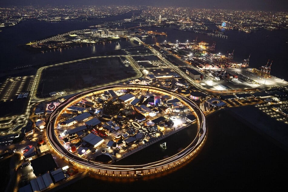 Der "Grand Ring" umgibt das Expo-Gelände in Osaka. Das Bauwerk rühmt sich, die größte Holzkonstruktion der Welt zu sein.