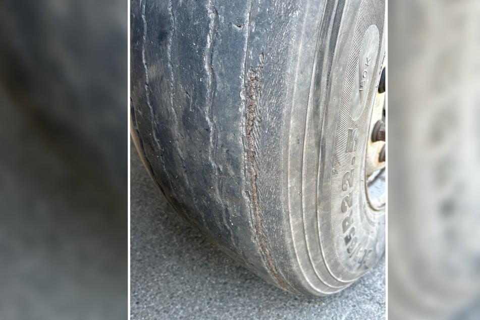 Die Reifen des Holztransporters waren so weit abgefahren, dass die Polizei die Weiterfahrt untersagte.
