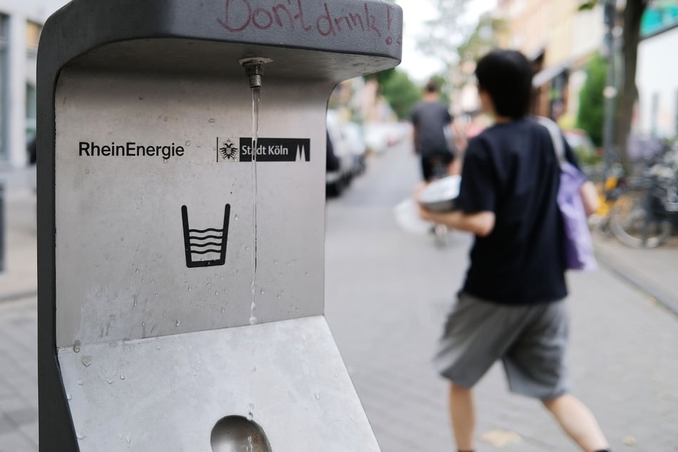 Stets frisch, kühl und einwandfrei soll das Trinkwasser aus den öffentlichen Brunnen in Köln sein - das verspricht zumindest die Stadt.