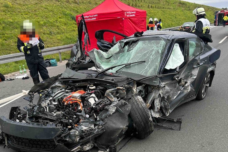 Der Polestar wurde durch den Unfall schwer beschädigt.
