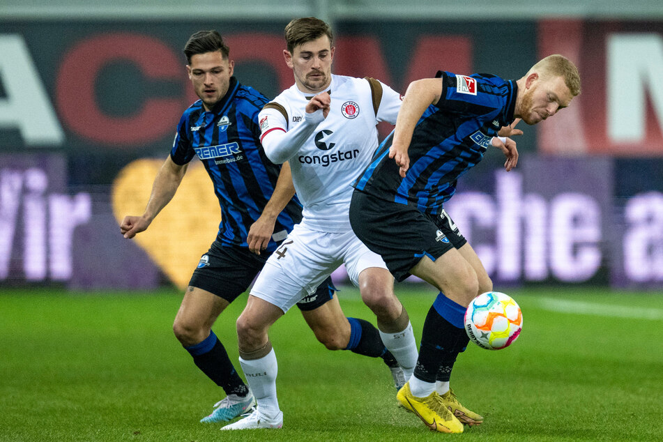 Das letzte Duell gewann der FC St. Pauli mit Connor Metcalfe (23, M.) gegen den SC Paderborn mit 2:1.
