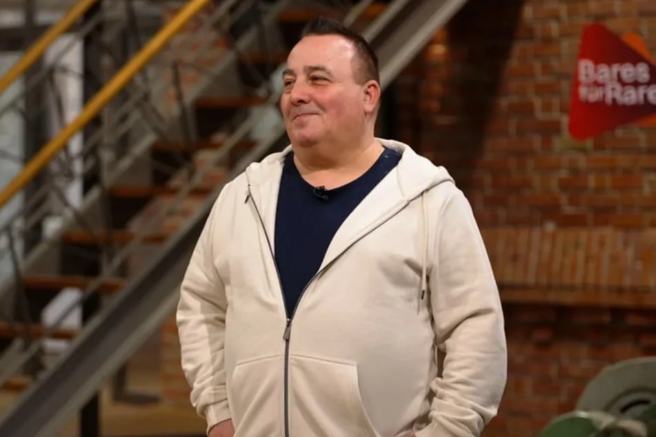 Uwe hat von einem Bekannten ein Schmuckkästchen geschenkt bekommen. Bei "Bares für Rares" möchte er es zu Geld machen.
