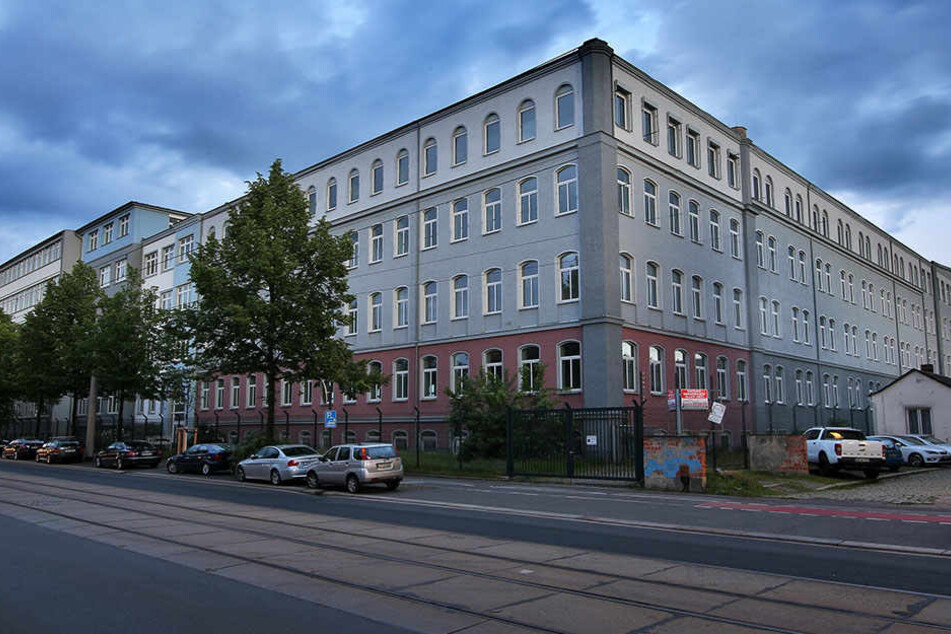 Blutige Attacke In Dresdner Asylunterkunft 27 Jahriger Verletzt Sich Und Mitbewohner 28 24