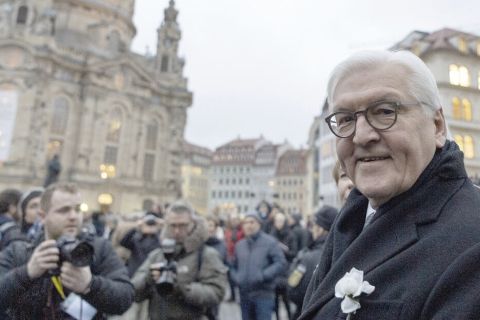 Bundespräsident Frank-Walter Steinmeier kommt zu einer Gedenkveranstaltung auf den Neumarkt vor der Frauenkirche.