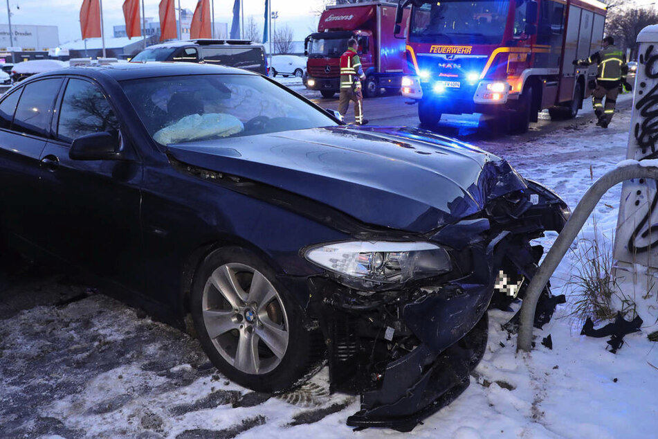 Durch die Kollision wurde auch der beteiligte BMW stark beschädigt.