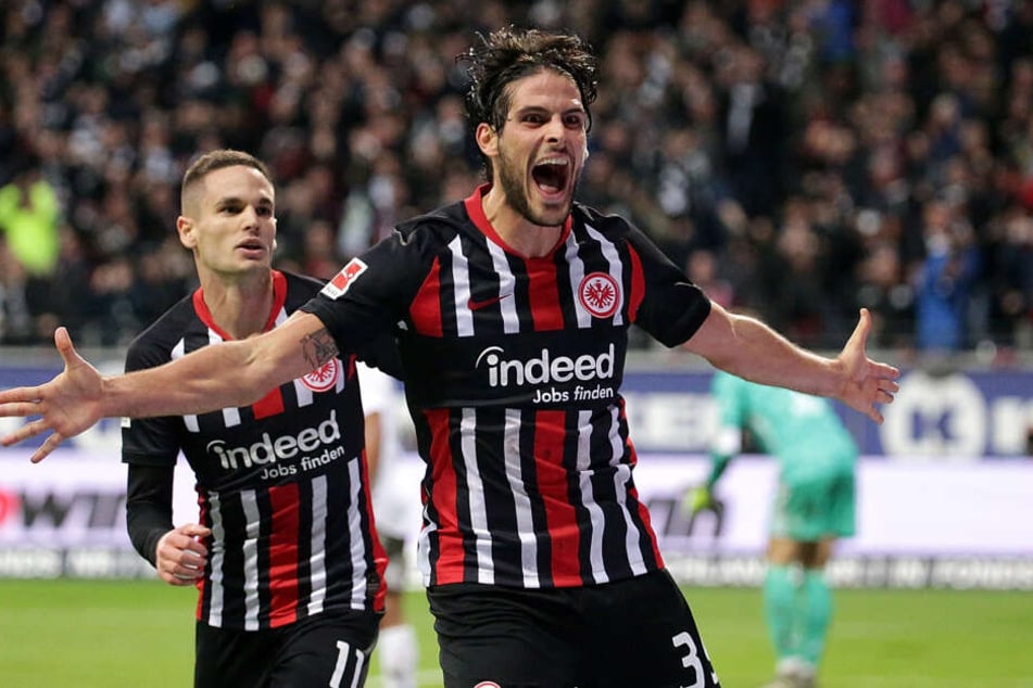 Goncalo Paciencia (Re.) lief in der aktuellen Saison schon 23 Mal für die Eintracht auf, erzielte dabei neun Tore.