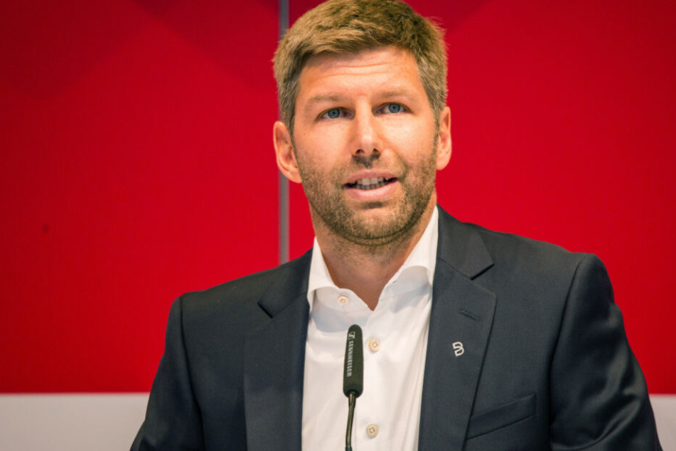 Thomas Hitzlsperger, Sportvorstand des VfB Stuttgart, hält bei der Mitgliederversammlung eine Rede. (Archivbild)