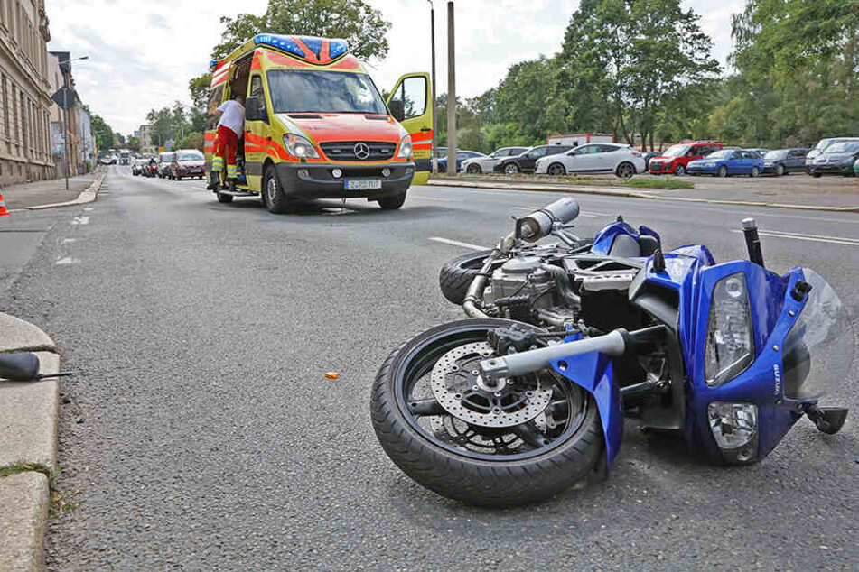 Der Motorradfahrer (23) wurde bei dem Unfall schwer verletzt.