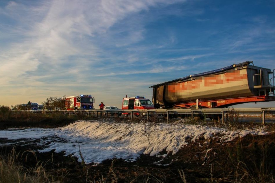 Auf der A10 hat am Mittwochnachmittag ein Lkw Feuer gefangen.