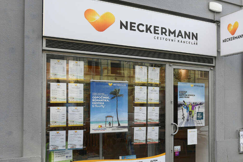 Ein Neckermann-Reisebüro in Prag.