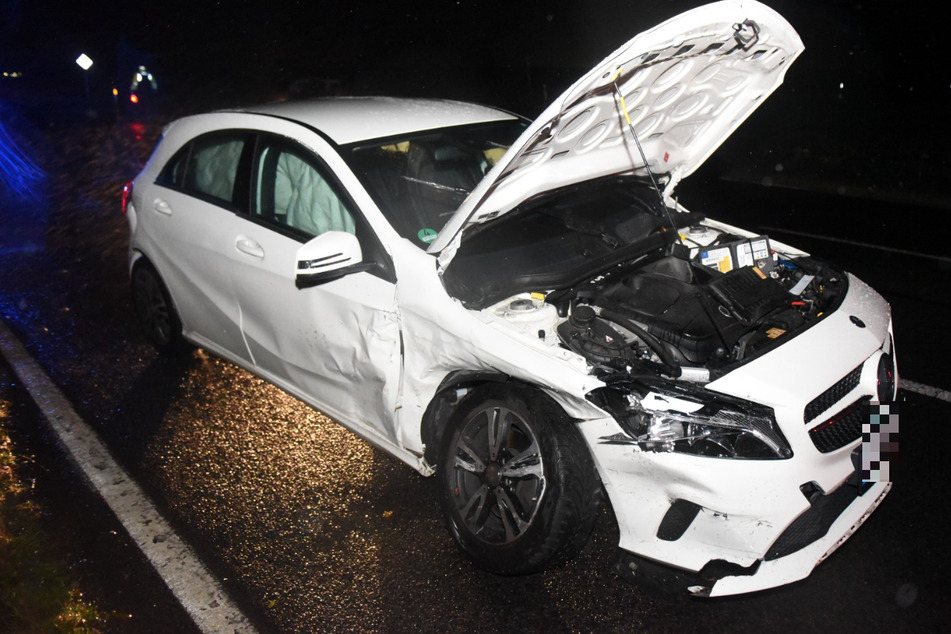 VW rauscht in Mercedes: Zwei Verletzte bei Unfall auf der S11