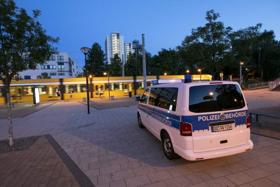 Erneut war die Polizei am Amalie-Dietrich-Platz im Einsatz. (Archivbild)