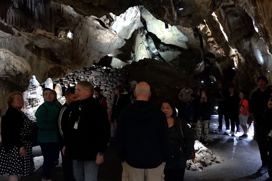 Bis zu 1000 Gäste besuchen derzeit tagtäglich die Höhle.