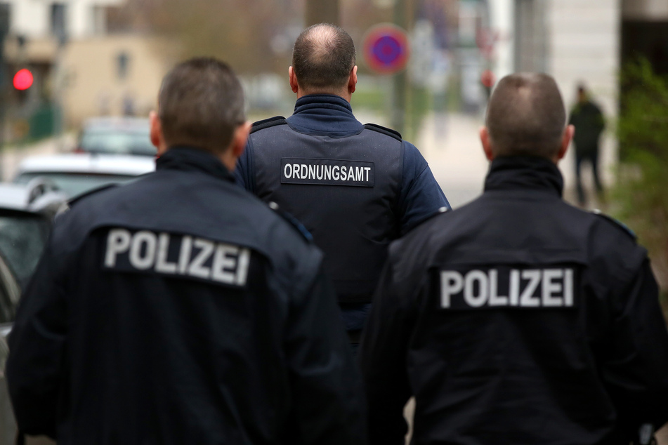 Die Polizeibeamten wurden wegen des Verdachts auf eine Auseinandersetzung alarmiert. (Symbolbild)