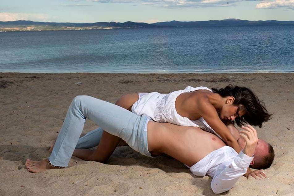 Sex am Strand ist prickelnd, kann aber umweltschädlich sein. 