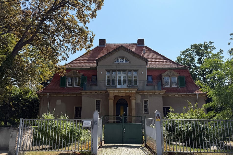 Dieser neuklassizistischen Villa am Dörnichtweg 32 soll ebenso neues Leben eingehaucht werden.