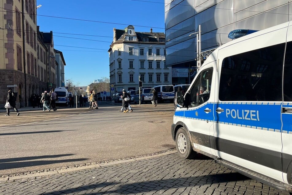 Am Hauptbahnhof in Chemnitz herrscht derzeit hohes Polizeiaufkommen.