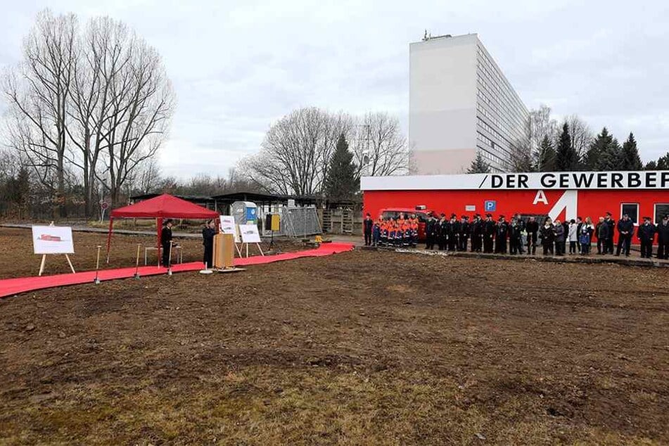 Freude bei der Feuerwehr: Gerätehaus-Neubau statt DDR ...