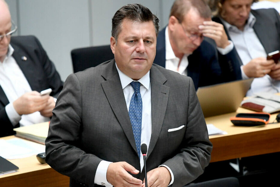 Andreas Geisel beantwortet im Berliner Abgeordnetenhaus die Fragen der Abgeordneten.