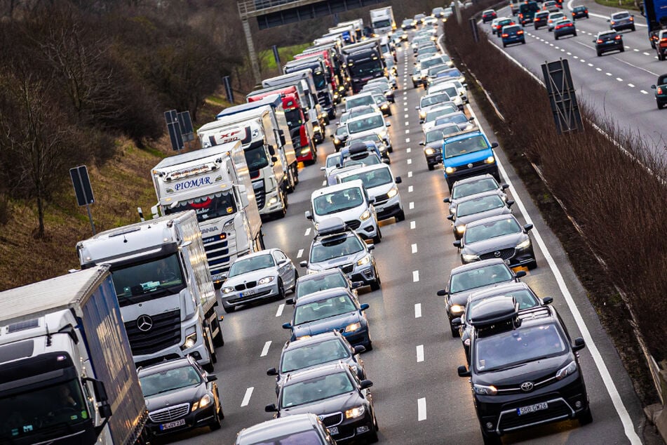 Unfall A2: A2 teils gesperrt: Unfall zwischen Magdeburg und Braunschweig