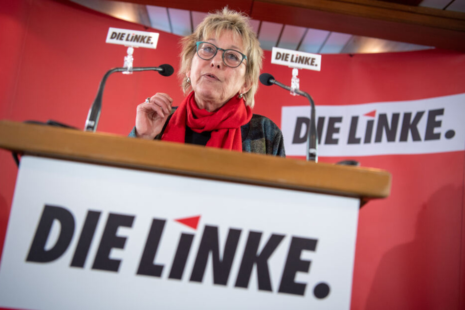 Eva Bulling-Schröter (Die Linke), Landesvorsitzende der Linken in Bayern, freut sich über den Erfolg.