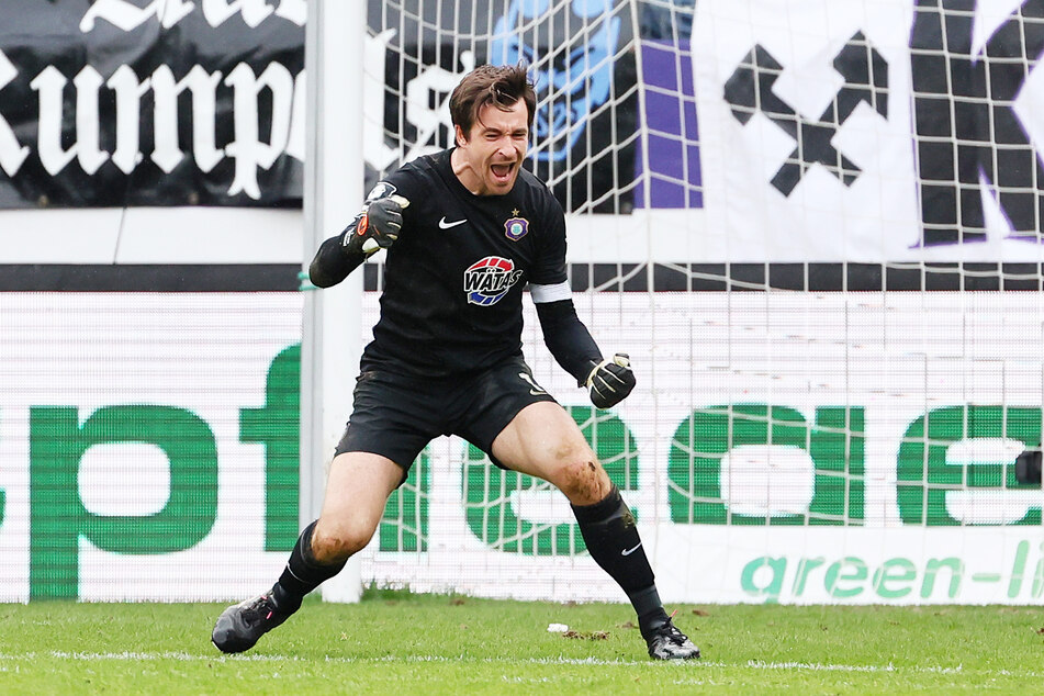Aue-Keeper Martin Männel (35) war mehr als zufrieden mit dem Achtungserfolg gegen den polnischen Erstligisten.