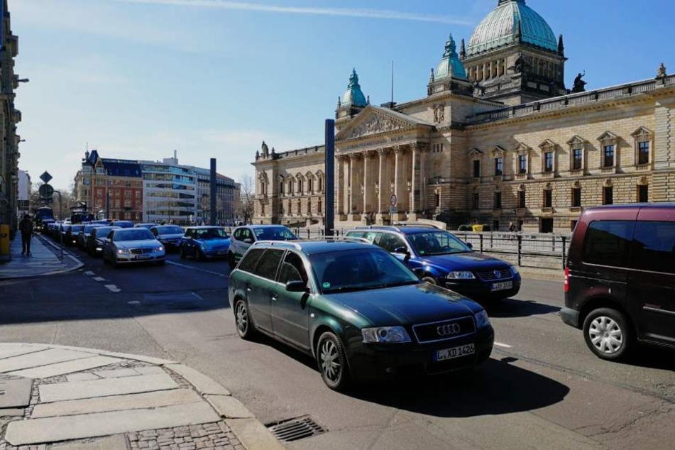 Auf der Harkortstraße vor dem Bundesverwaltungsgericht bildete sich ein langer Stau.