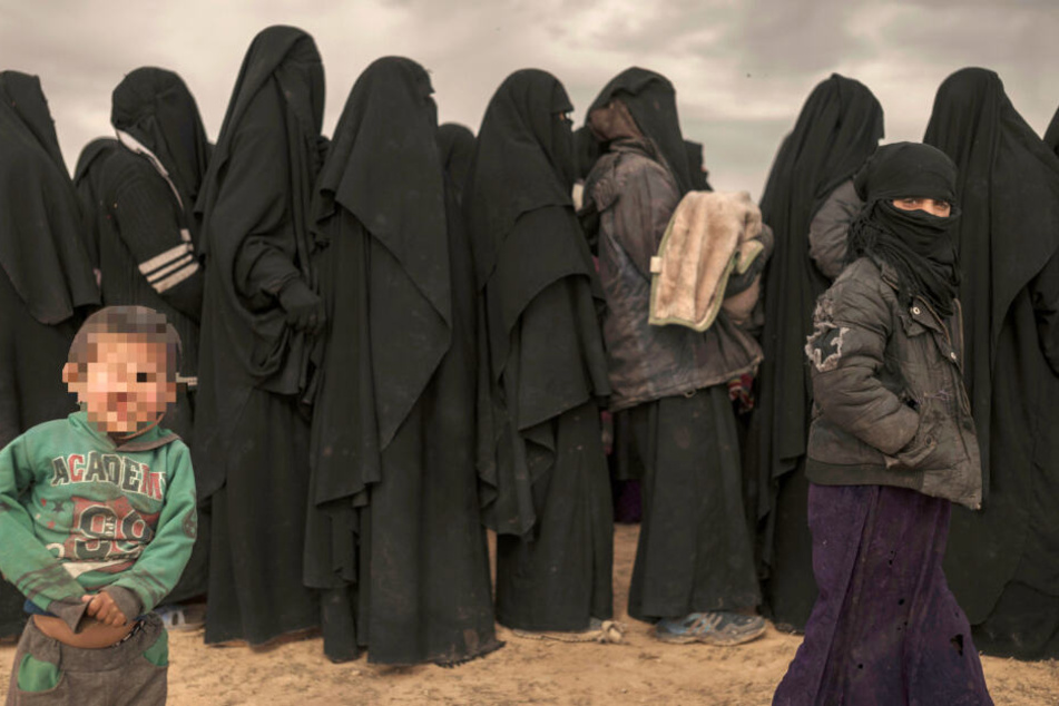 Das Bild aus dem März zeigt Frauen, die aus einem von der Terrormiliz Islamischer Staat (IS) kontrolliertem Gebiet stammen.