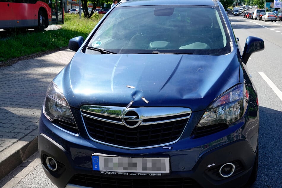 Unfall in Chemnitz: Fußgängerin von Opel erfasst und schwer verletzt