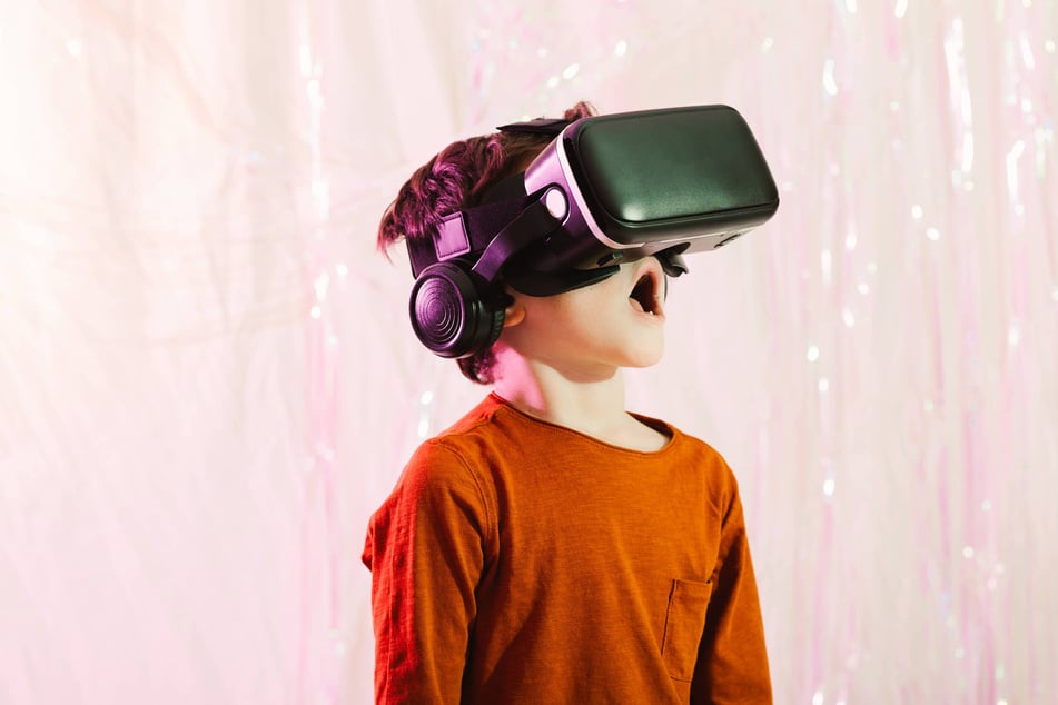 In der Bibliothek Prohlis kann am Donnerstag mit der "Virtual Reality"-Brille gemalt werden. (Symbolfoto)