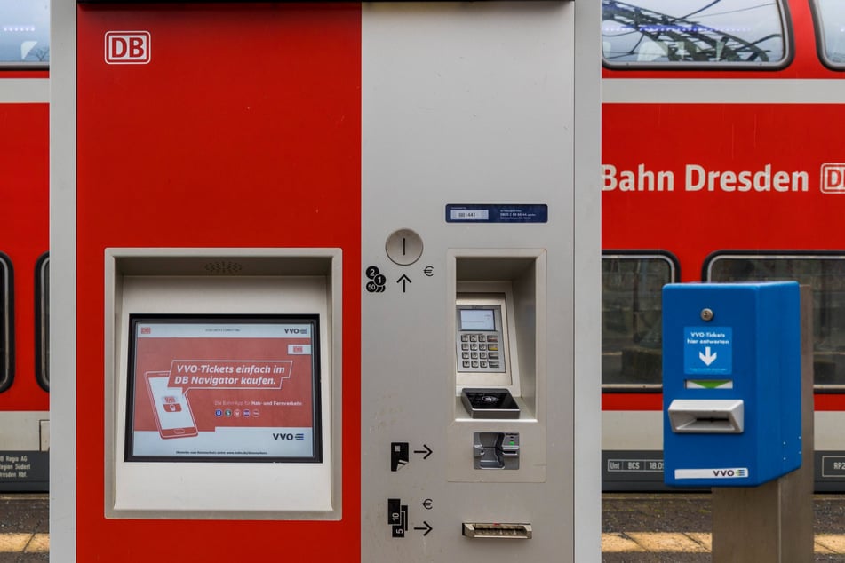 Zum neuen Monat müssen Wochen- und Monatskarten im VVO nicht mehr entwertet werden. (Archivbild)