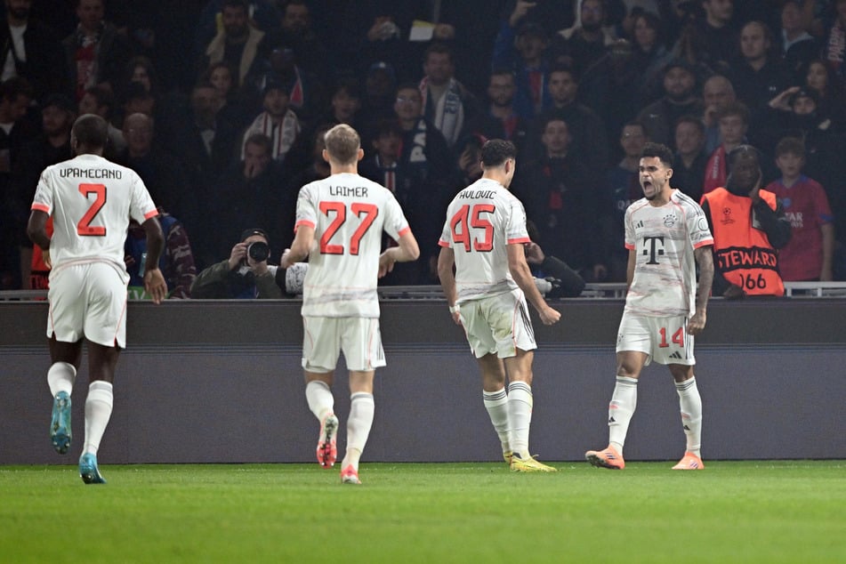 Luis Díaz (r.) brachte die Bayern auf die Siegerstraße - und flog dann vom Feld.