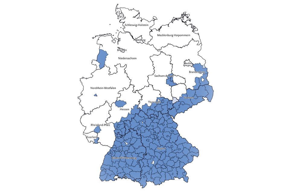 Nahezu ganz Süddeutschland ist heute Risikogebiet. Die Ständige Impfkommission (STIKO) empfiehlt eine FSME-Impfung für Menschen in diesen Gebieten, die mit Zecken in Kontakt kommen könnten. Die Impfquote lag in Sachsen 2022 bei 18,8 Prozent.