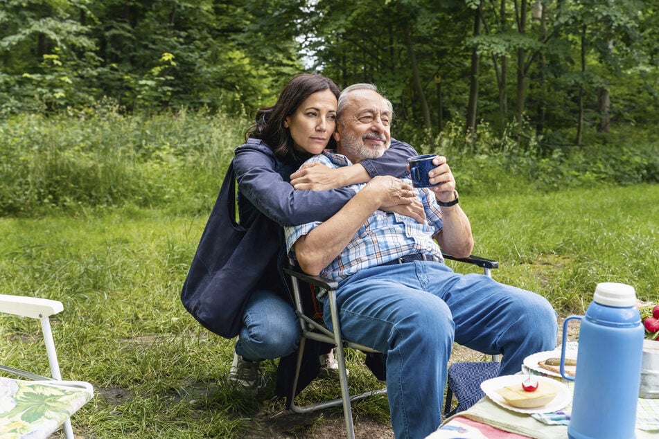 Wolfgang Stumph (79) ist in "Zwei Frauen für alle Felle" Zimmermanns Vater.
