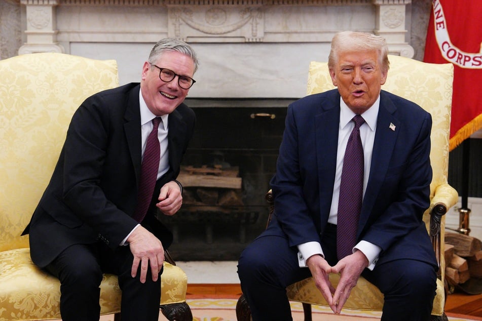 Beim Treffen mit Briten-Premier Keir Starmer (62, l.) zeigte sich Donald Trump (78) versöhnlicher.