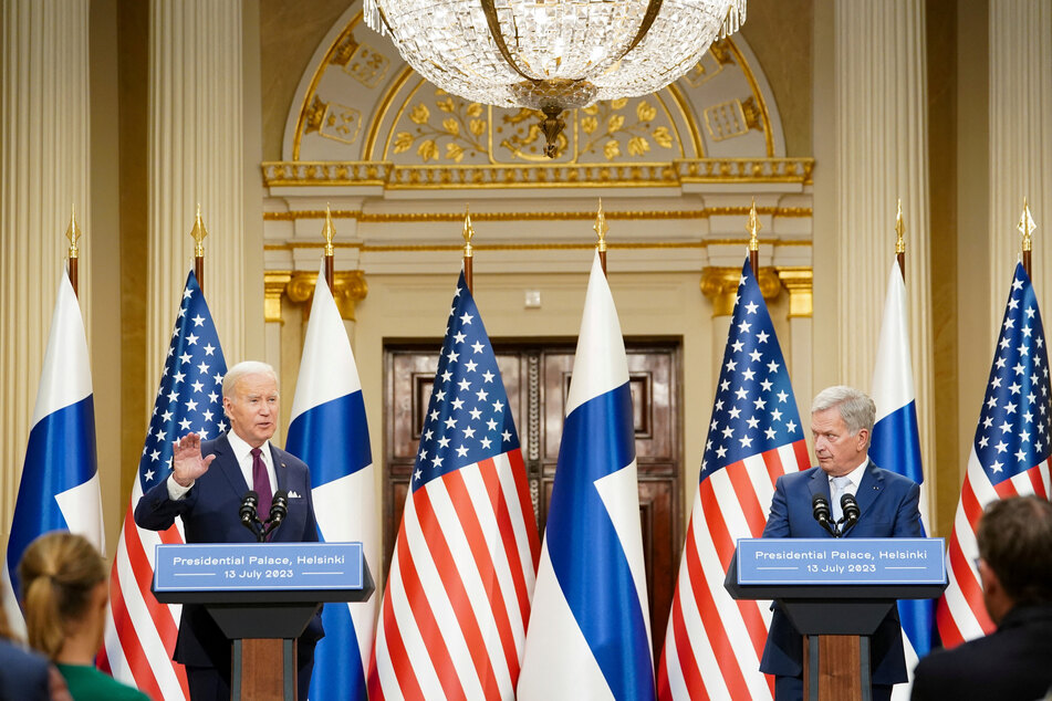 US President Joe Biden (l.) and Finland's President Sauli Niinistö hold a press conference in Helsinki, Finland, on July 13, 2023.