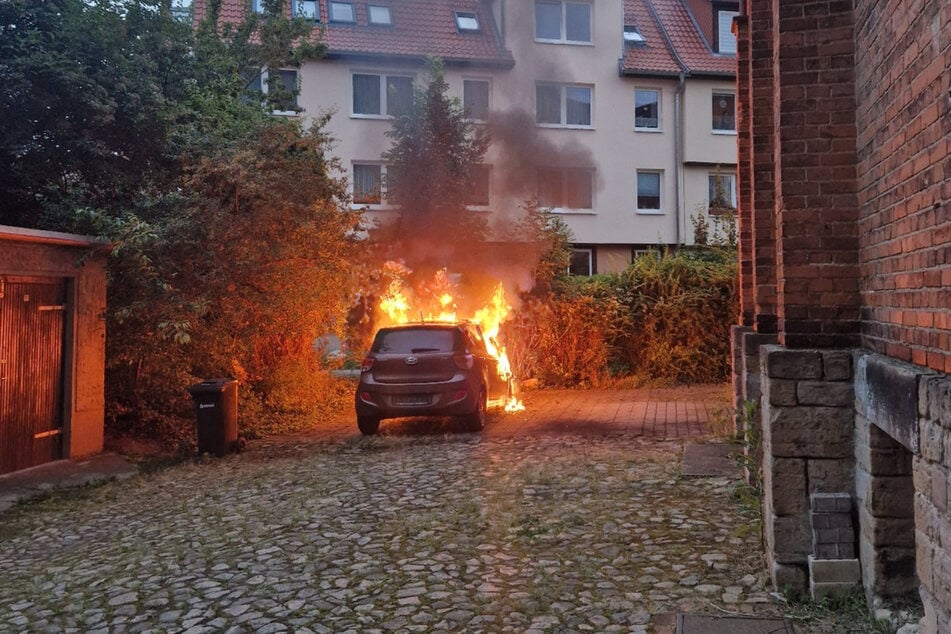 In Quedlinburg wurde erneut ein Auto angezündet.