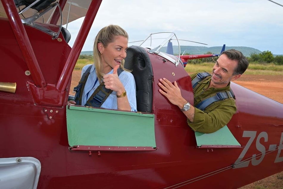 In der neuesten "Traumschiff"-Folge müssen Valentina Pahde (31) und Florian Silbereisen (44) in der afrikanischen Savanne notlanden.