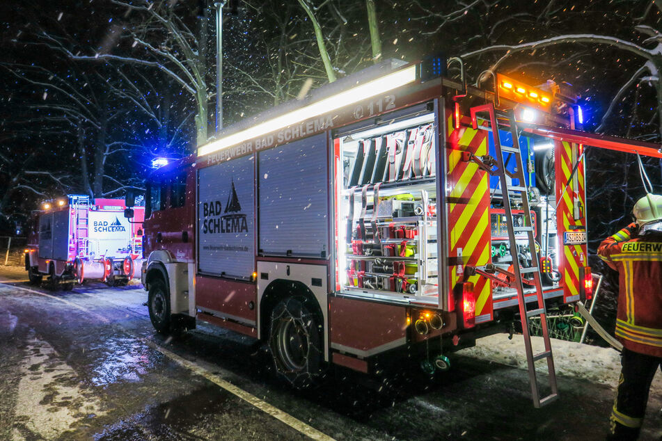 Die Feuerwehr war am späten Freitagabend noch einmal in der Brandruine im Einsatz.