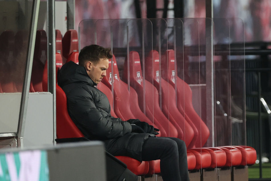 Coach Julian Nagelsmann (33) dürfte nicht begeistert gewesen sein, dass der Wechsel von Dayot Upamecano während des Spiels verkündet wurde. (Symbolbild)