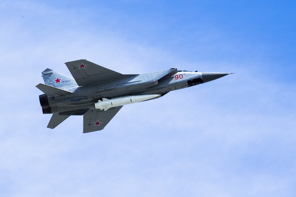 Die Nato warnt Russland unter Androhung von Gewalt vor weiteren Luftraumverletzungen.