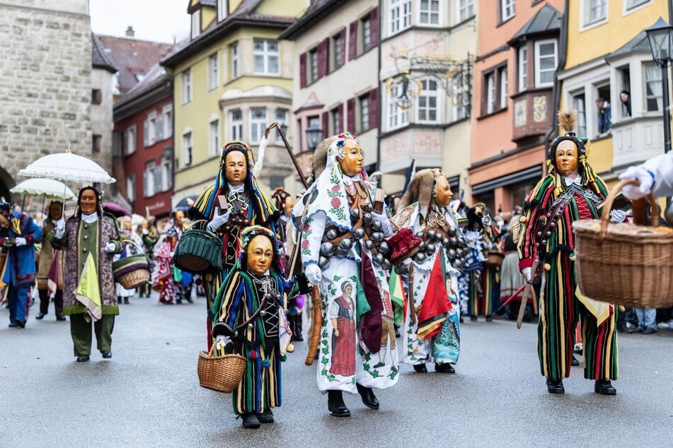 Tausende Narren feierten die bunten Umzüge und Partys am Rosenmontag.