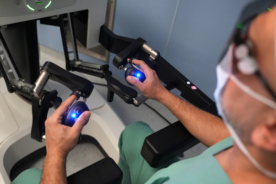 Mittels modernster Technologie wird der Eingriff durchgeführt.