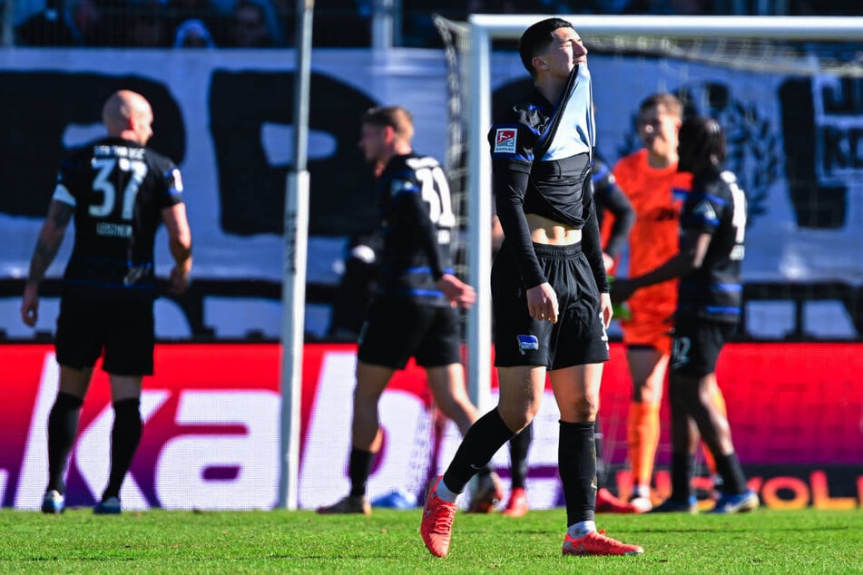 Bei der 0:4-Klatsche in Elversberg hat sich Hertha BSC besonders in der ersten Halbzeit in einem desolaten Zustand präsentiert.