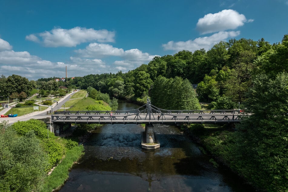 Der Radweg führt auch über die Zwickauer Paradiesbrücke.