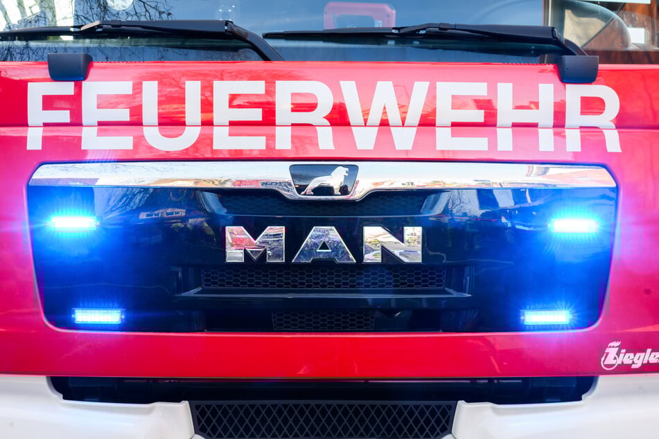 Haus in Flammen: 76 Menschen müssen gerettet werden