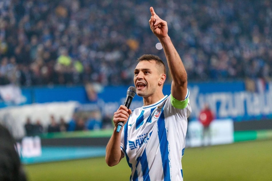 Franz Pfanne (30) machte die Fans nach dem letzten Spiel des Jahres so richtig heiß!