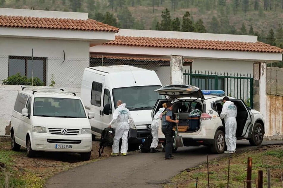 Mitglieder der Guardia Civil führten einen Einsatz wegen der vermissten Frau aus Deutschland und ihres zehn Jahre alten Sohnes durch.