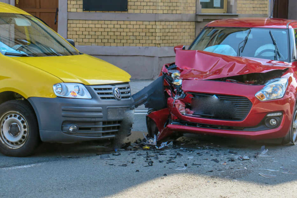 Ein VW krachte in einen Suzuki.