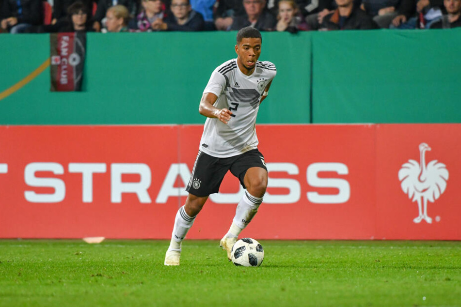 Henrichs durchlief alle deutschen Junioren-Nationalmannschaften, kam auch dreimal unter Jogi Löw in der A-Elf zum Einsatz.